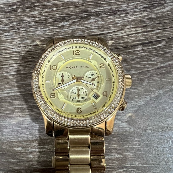 MICHAEL KORS GOLD WATCH WITH CRYSTAL DETAIL - Picture 10 of 11